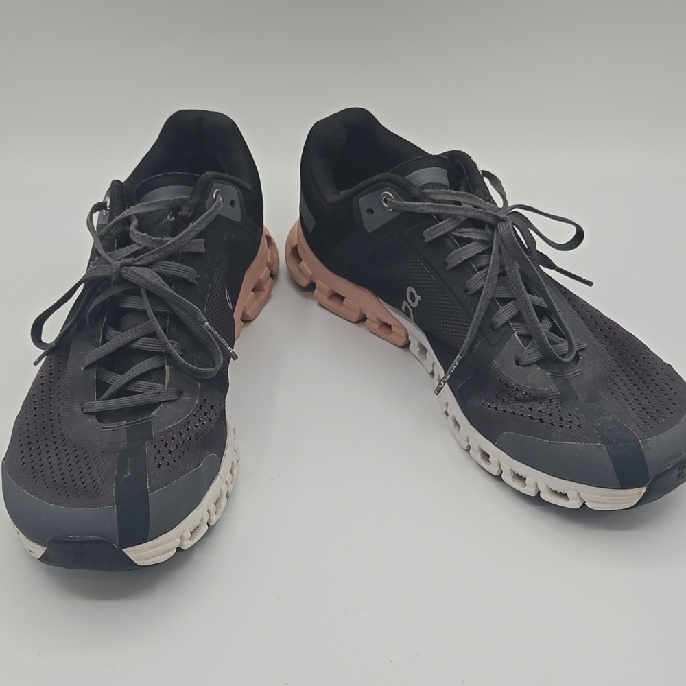 On Cloud | Rock/Rose Cloudflow Running Shoes Size 8.5